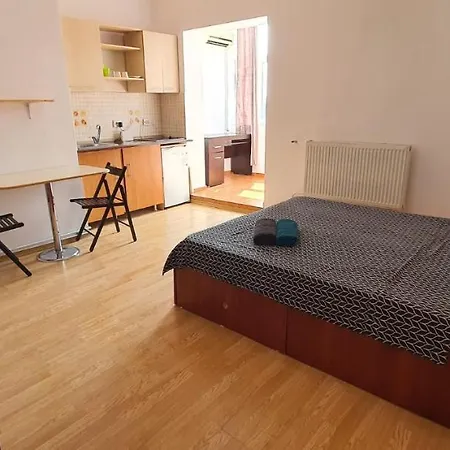 City Center Majestic Studio Апартаменты *